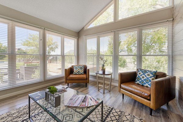 Vue at Spring Creek: Modern clubhouse with elegant seating areas and recreational facilities at luxury apartments in central location