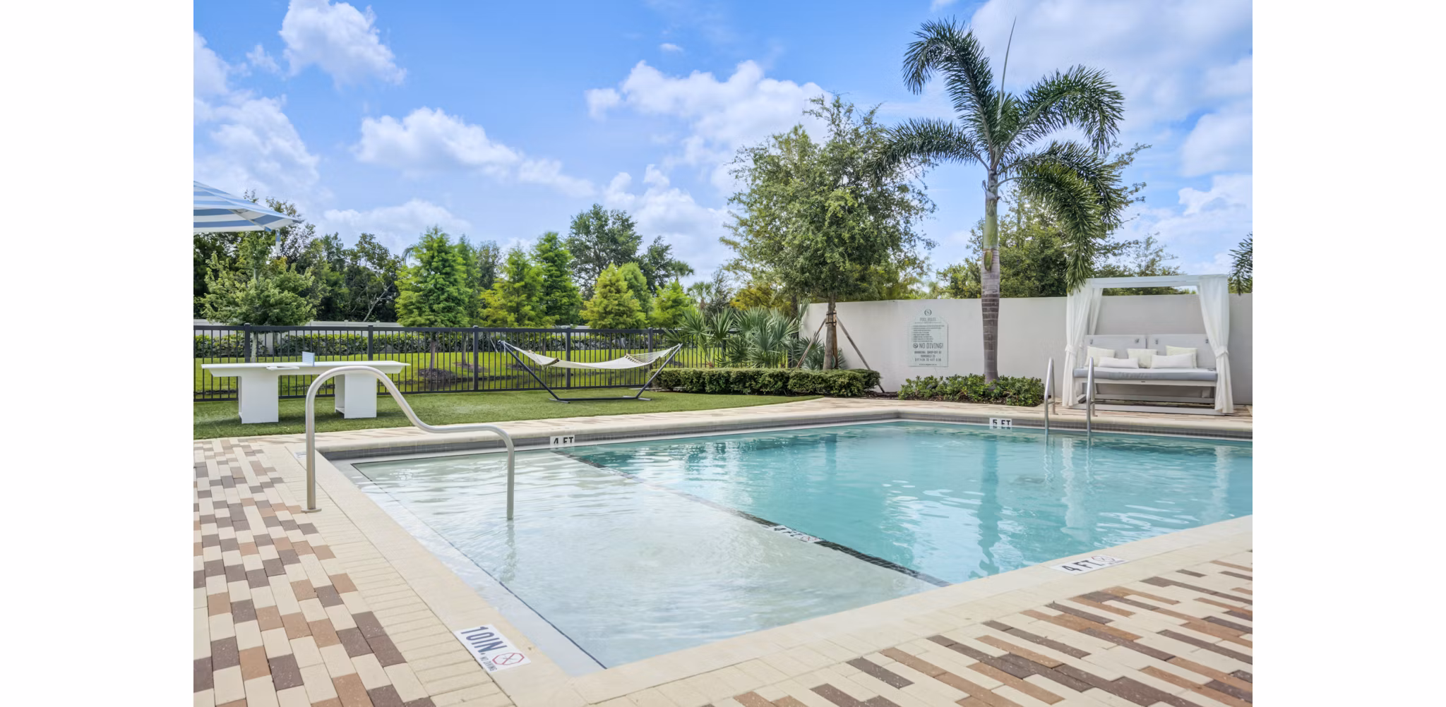 pool at Summerhouse Lakewood Ranch Apartments