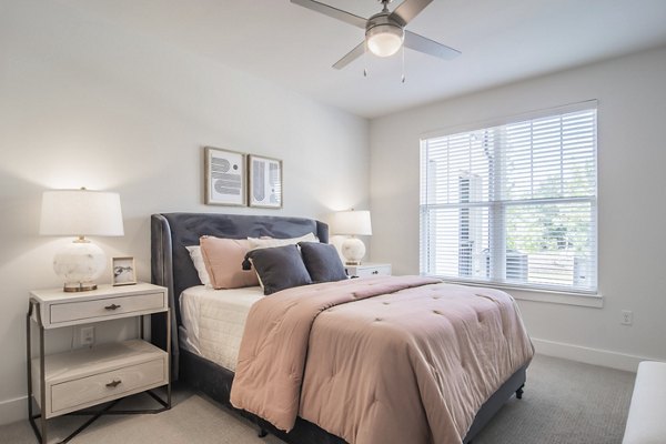 The Heron at River Island: Cozy bedroom with plush bedding and stylish decor