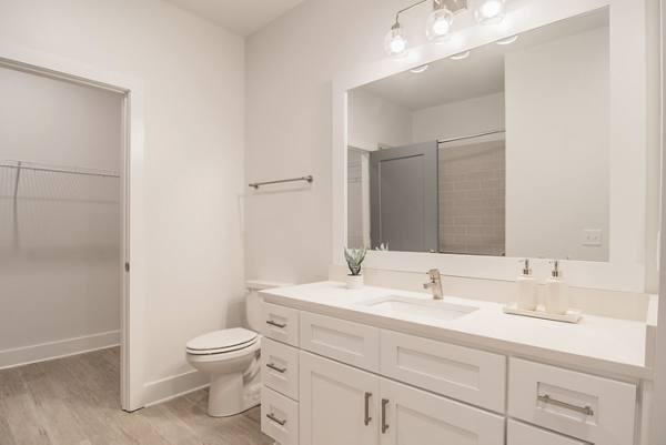 bathroom at The Heron at River Island Apartments