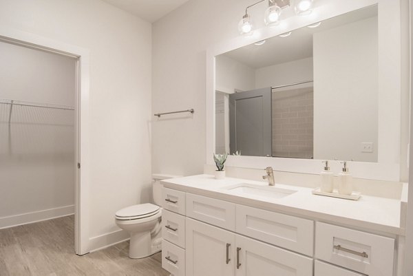 bathroom at The Heron at River Island Apartments