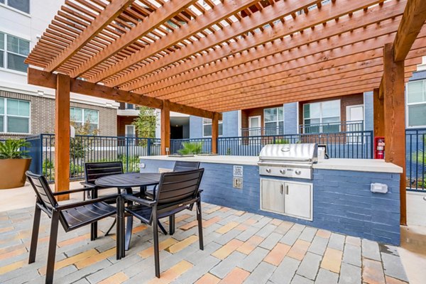 Outdoor grill area with modern seating at Shoreview Flats Apartments, ideal for community gatherings and al fresco dining