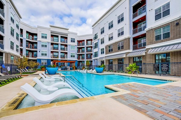 pool at Shoreview Flats Apartments