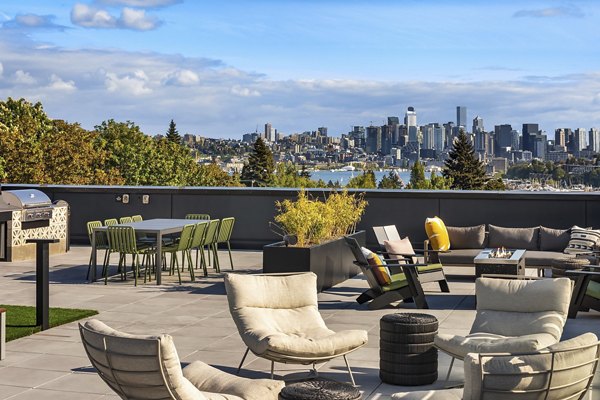 Stunning rooftop deck offering city views at Broadstone Vin Apartments, ideal for relaxation and outdoor gatherings in urban luxury living