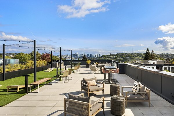 Rooftop deck with panoramic views at Broadstone Vin Apartments
