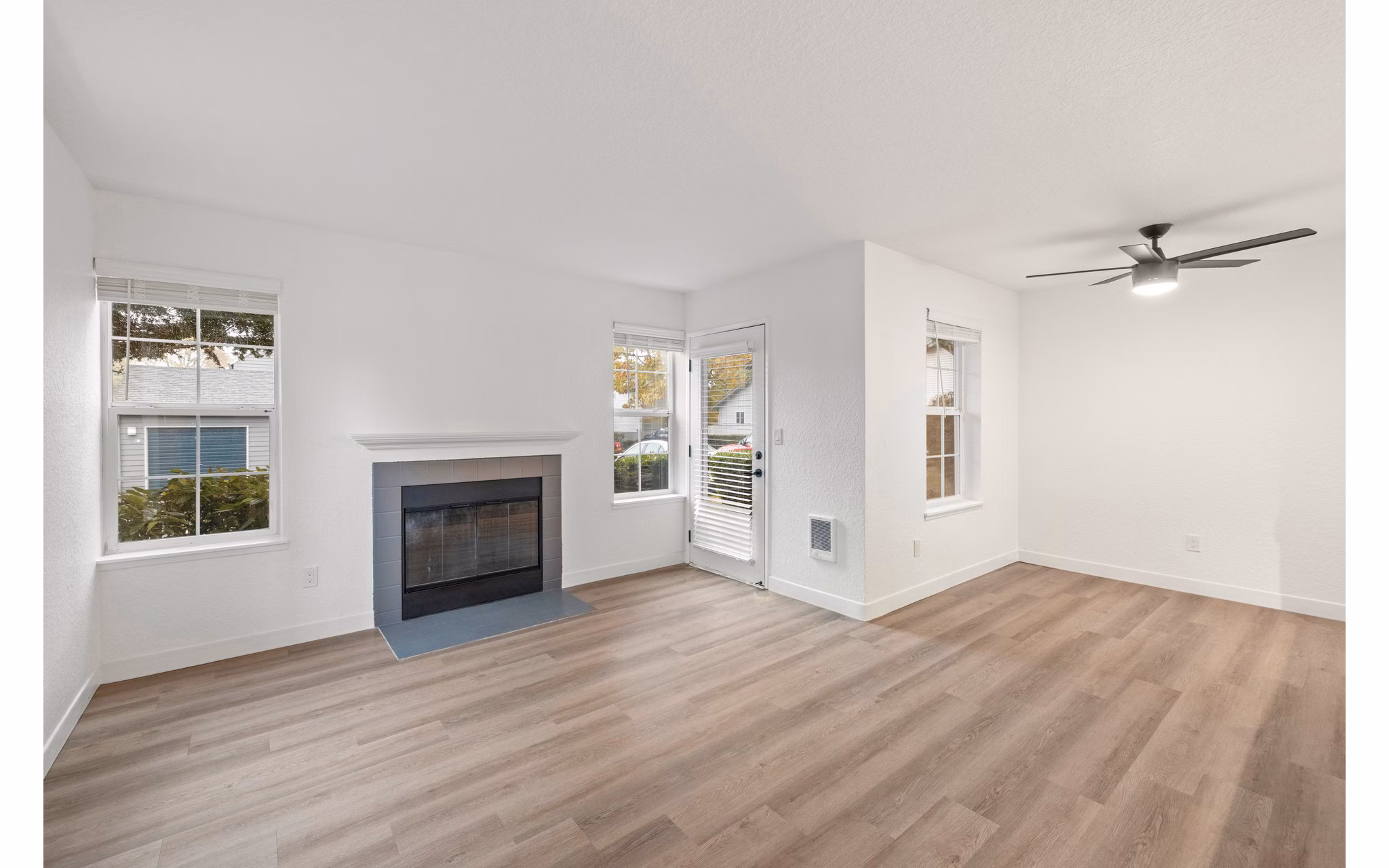 Spacious living room with modern decor in Larkspur Place Apartments living room