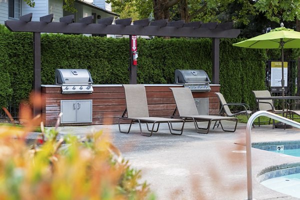 grill area at Sedona at Bridgecreek Apartments