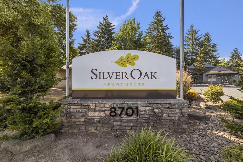 Silver Oak Apartments: Sleek modern of luxury apartments in a serene community setting