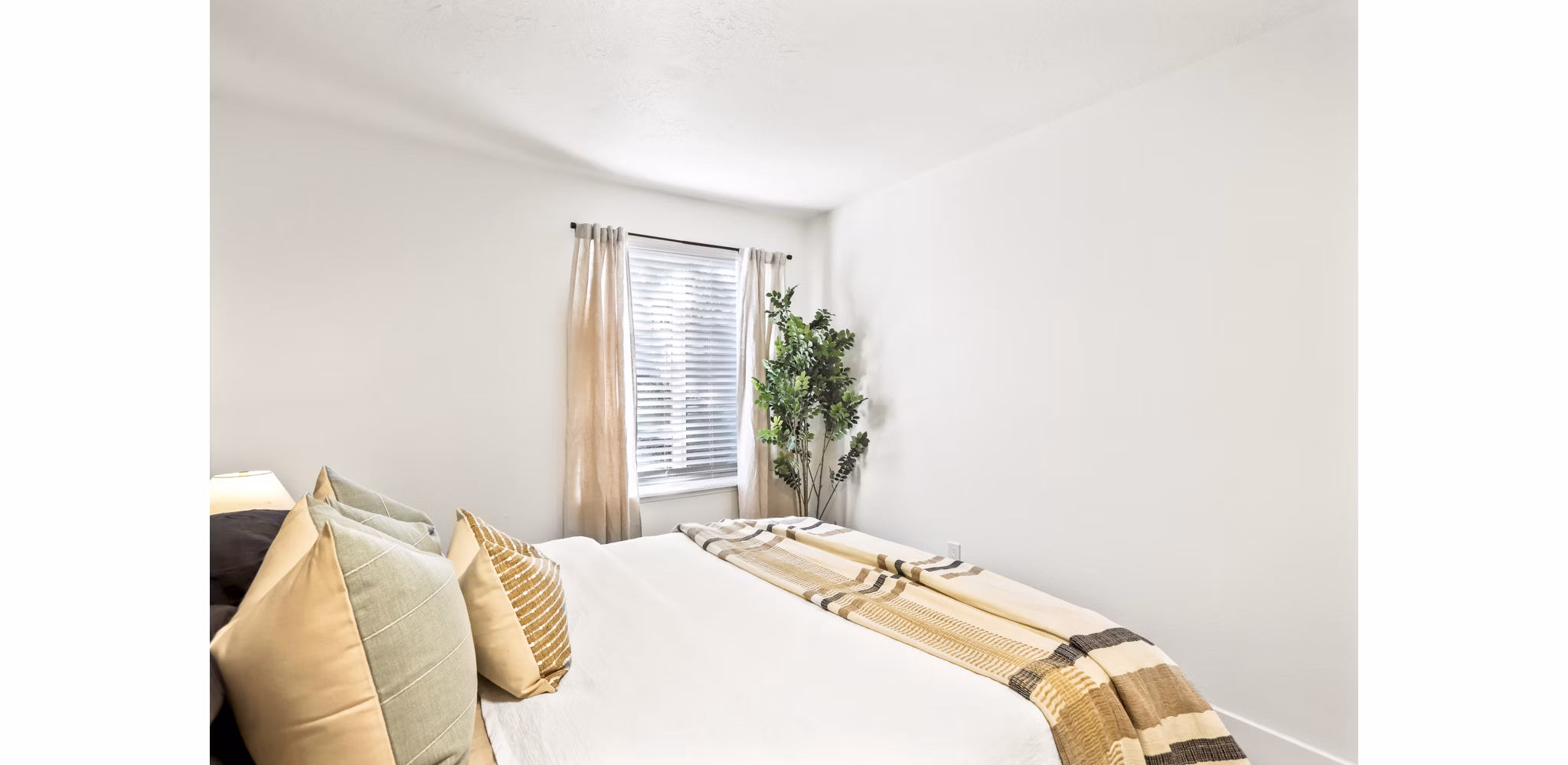 bedroom at Silver Oak Apartments