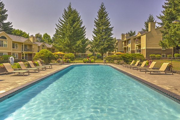 pool at Silver Oak Apartments