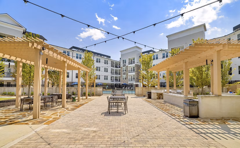 Courtyard area with modern seating and landscaping at Overture Tributary Apartments, ideal for luxury outdoor relaxation
