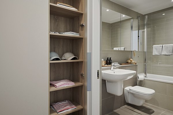 bathroom at Griffith Wood Apartments