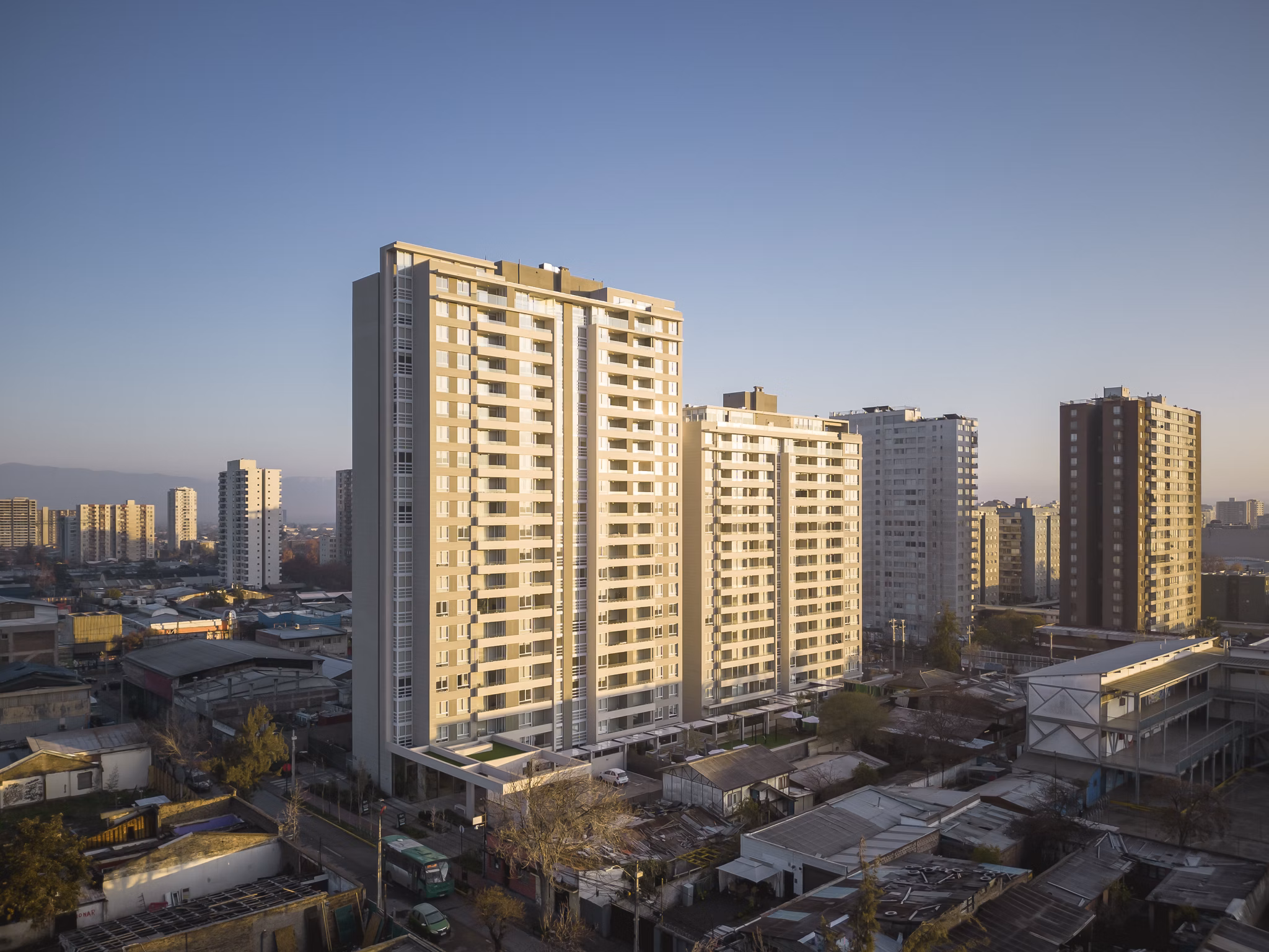 exterior at Ronda Lo Ovalle Apartments