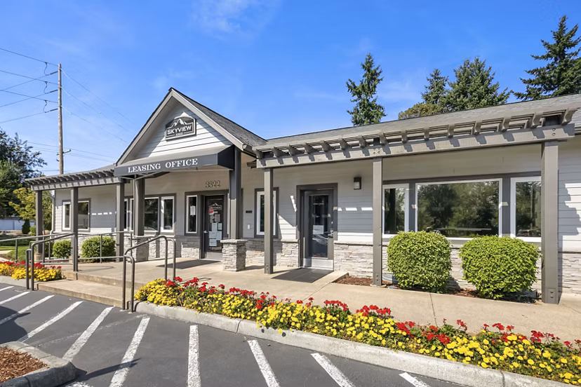 Skyview 3322 Apartments: Contemporary design at centrally-located luxury apartments in Kent, WA.