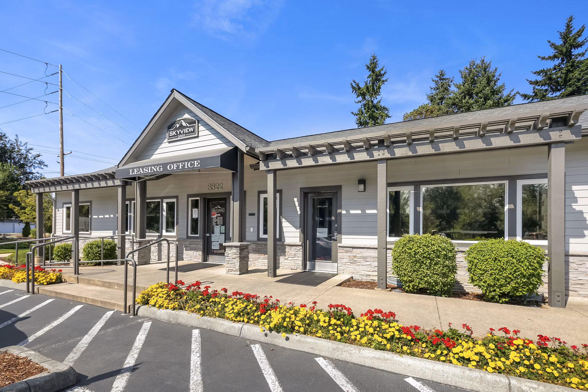 Skyview 3322 Apartments: Contemporary design at centrally-located luxury apartments in Kent, WA.