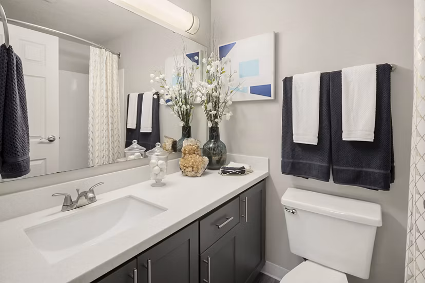 Bathroom featuring modern fixtures and sleek design in Skyview 3322 Apartments