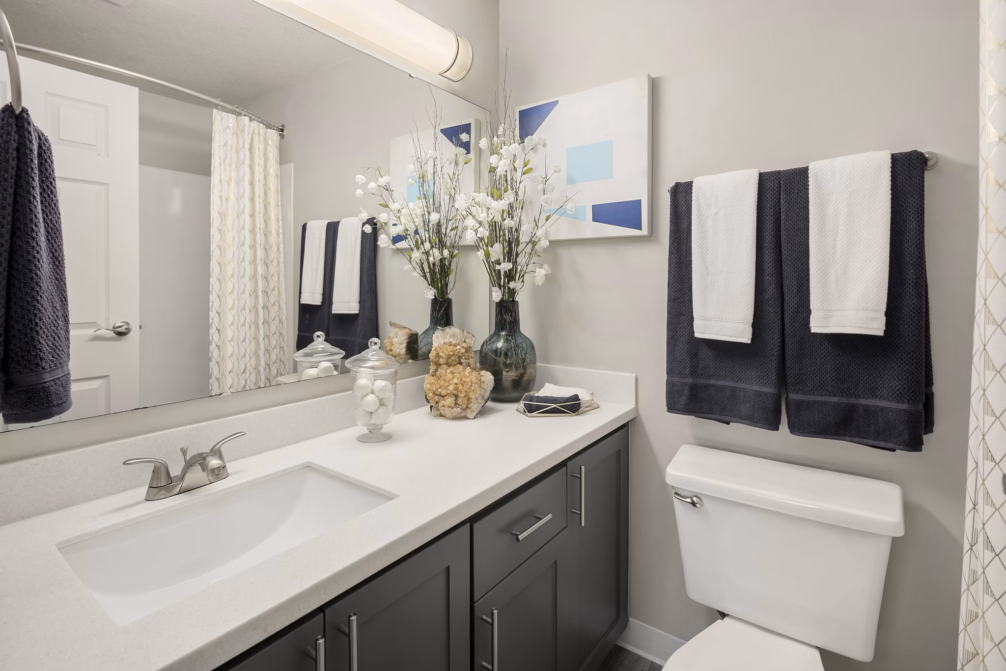 Bathroom featuring modern fixtures and sleek design in Skyview 3322 Apartments