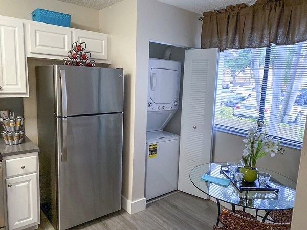 dining room at Cielo Point Apartments