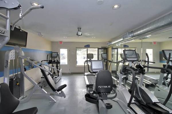 fitness center at Cielo Point Apartments
