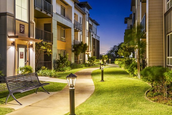 The Element Apartments: Sleek building view in the heart of San Francisco