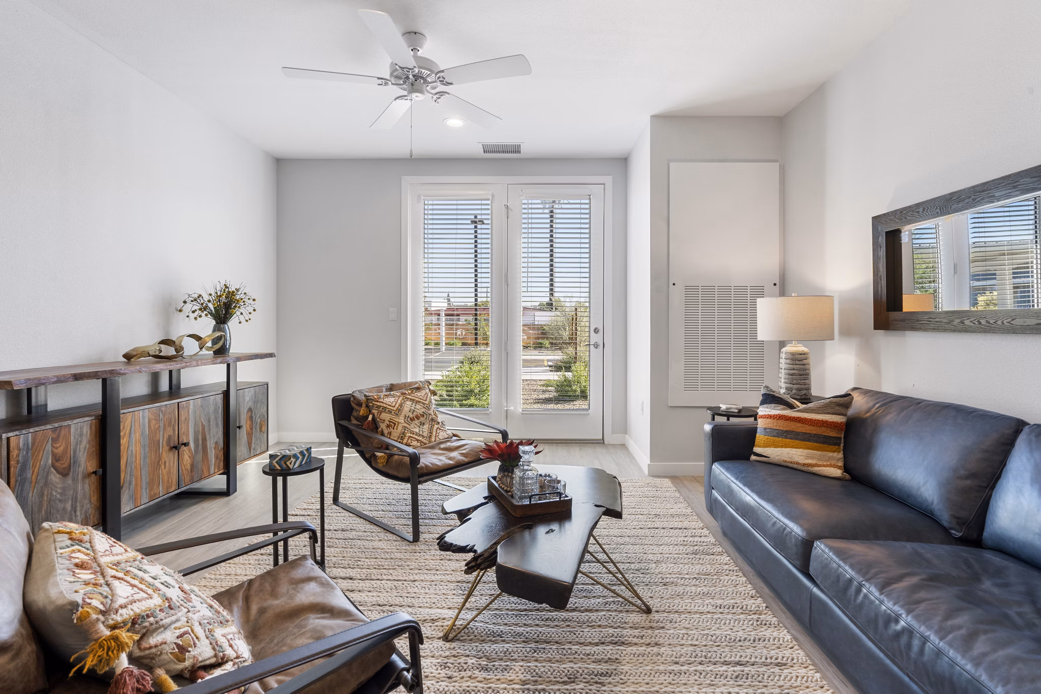 Contemporary living room with stylish furnishings at FLATZ 602 Apartments