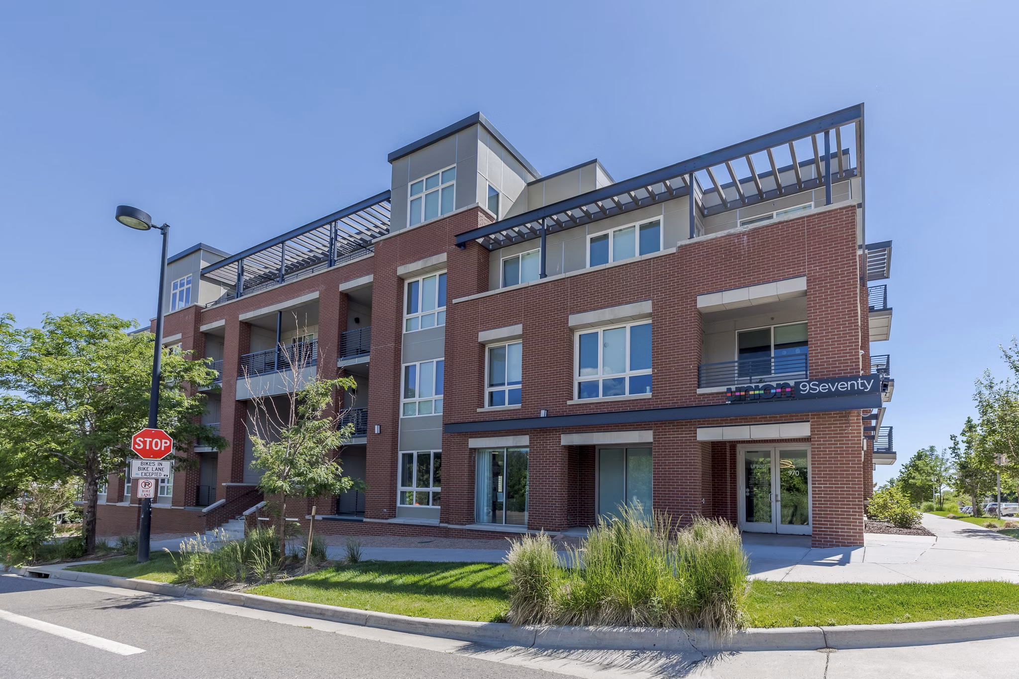 Union 9Seventy: Luxury of modern apartments in a vibrant neighborhood
