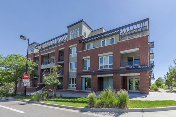 Union 9Seventy: Luxury of modern apartments in a vibrant neighborhood