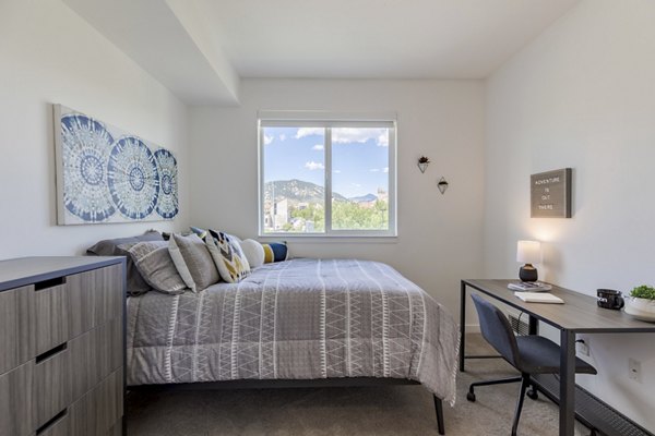 Cozy bedroom with modern dÃ©cor at Union 9Seventy Apartments