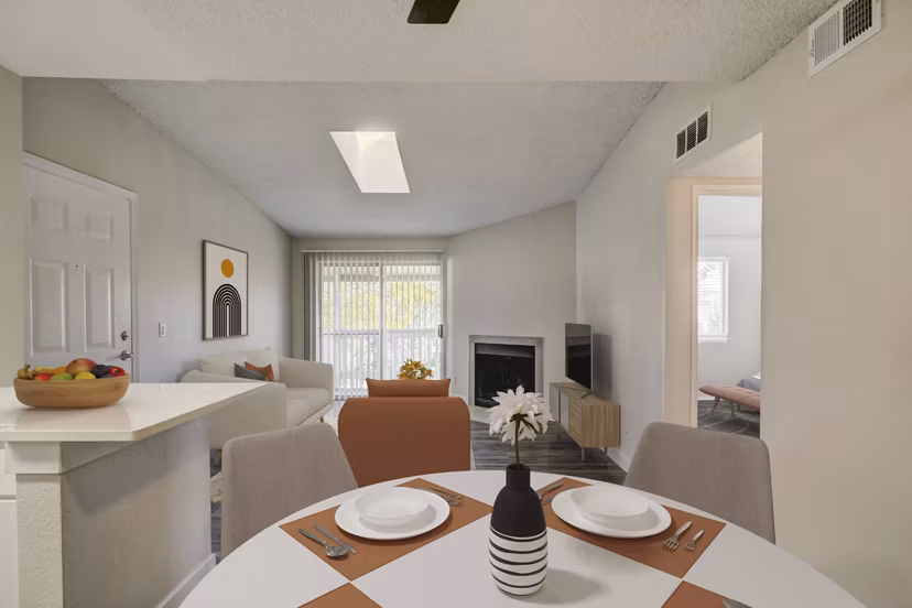 dining room at Glen at the Park Apartments 