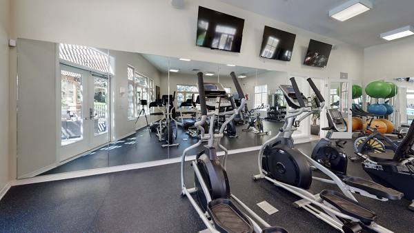 fitness center at Glen at the Park Apartments
