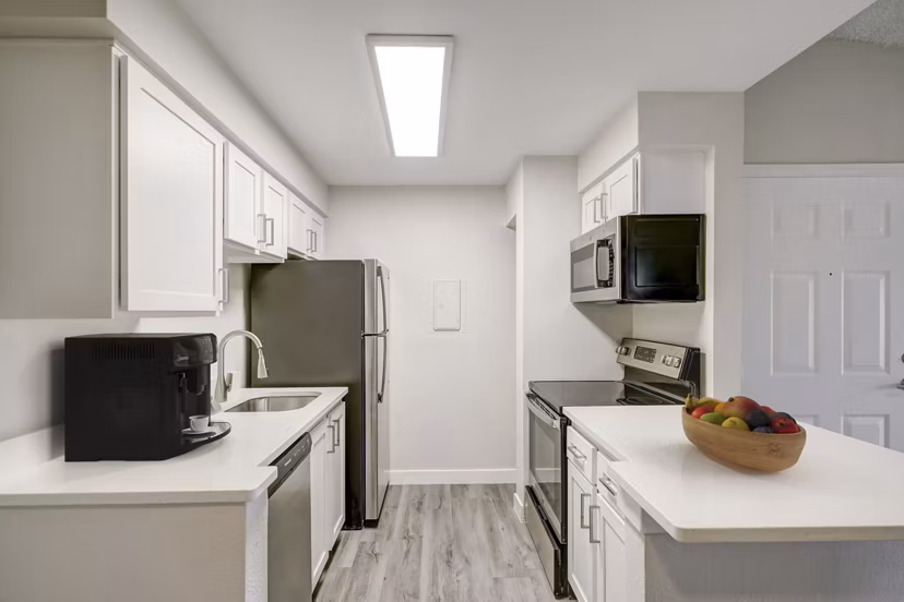 kitchen at Glen at the Park Apartments 