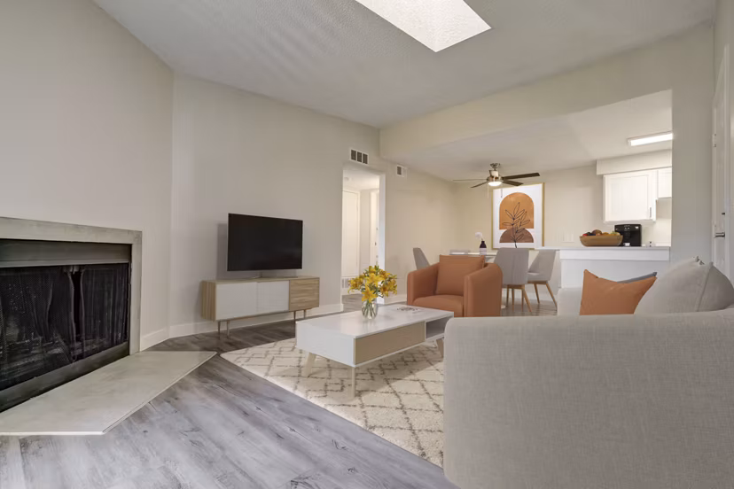 living room at Glen at the Park Apartments 