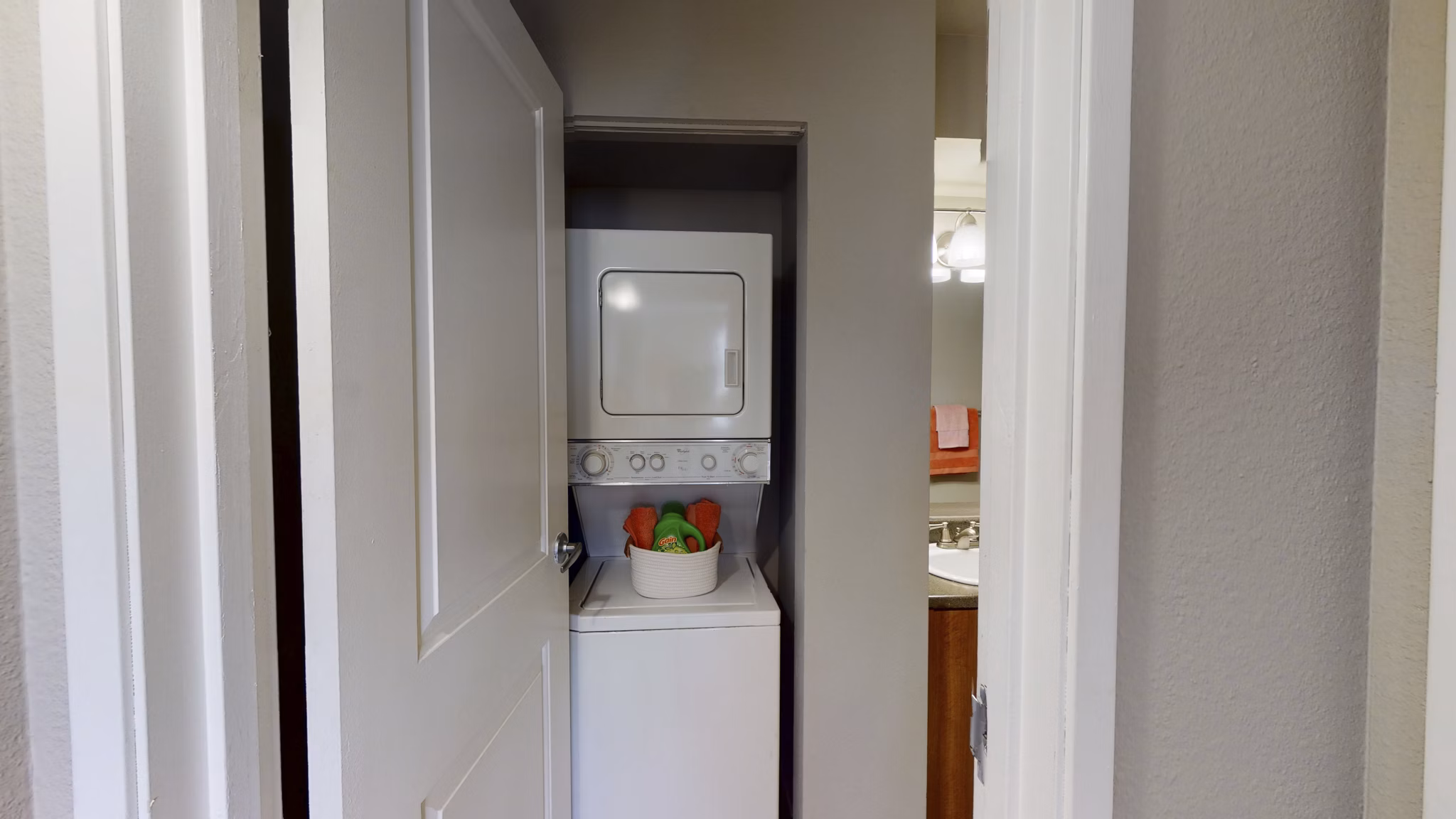 Laundry room with modern washers and dryers at Glen at the Park Apartments