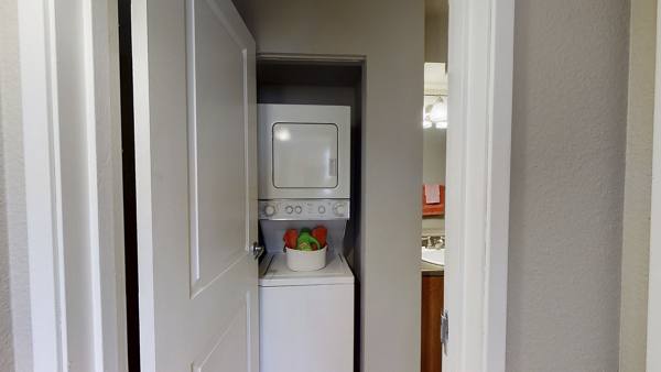 laundry room at Glen at the Park Apartments
