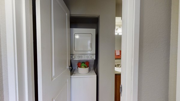 Laundry room with modern washers and dryers at Glen at the Park Apartments