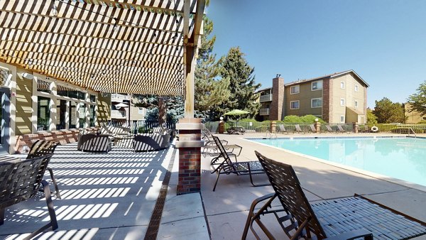 pool at Glen at the Park Apartments