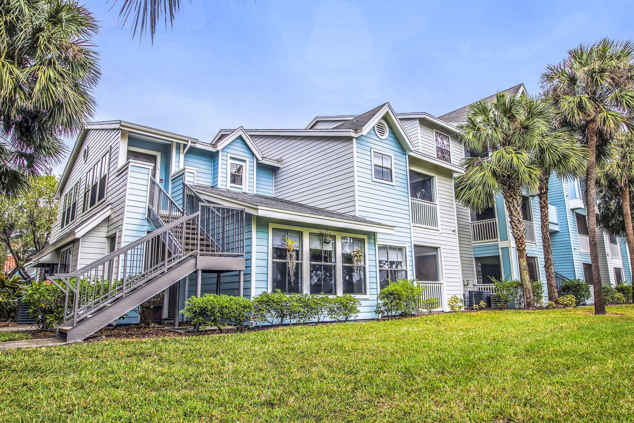 The Retreat at Vista Lake: Elegant building showcasing luxury apartments near lakeside