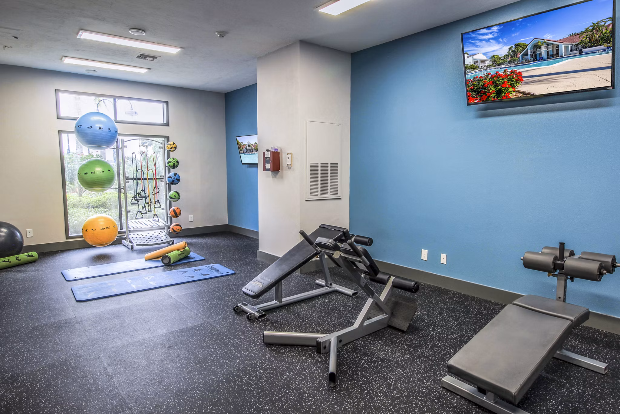 State-of-the-art fitness center with modern equipment at The Retreat at Vista Lake Apartments, ideal for active lifestyles and wellness in a community setting