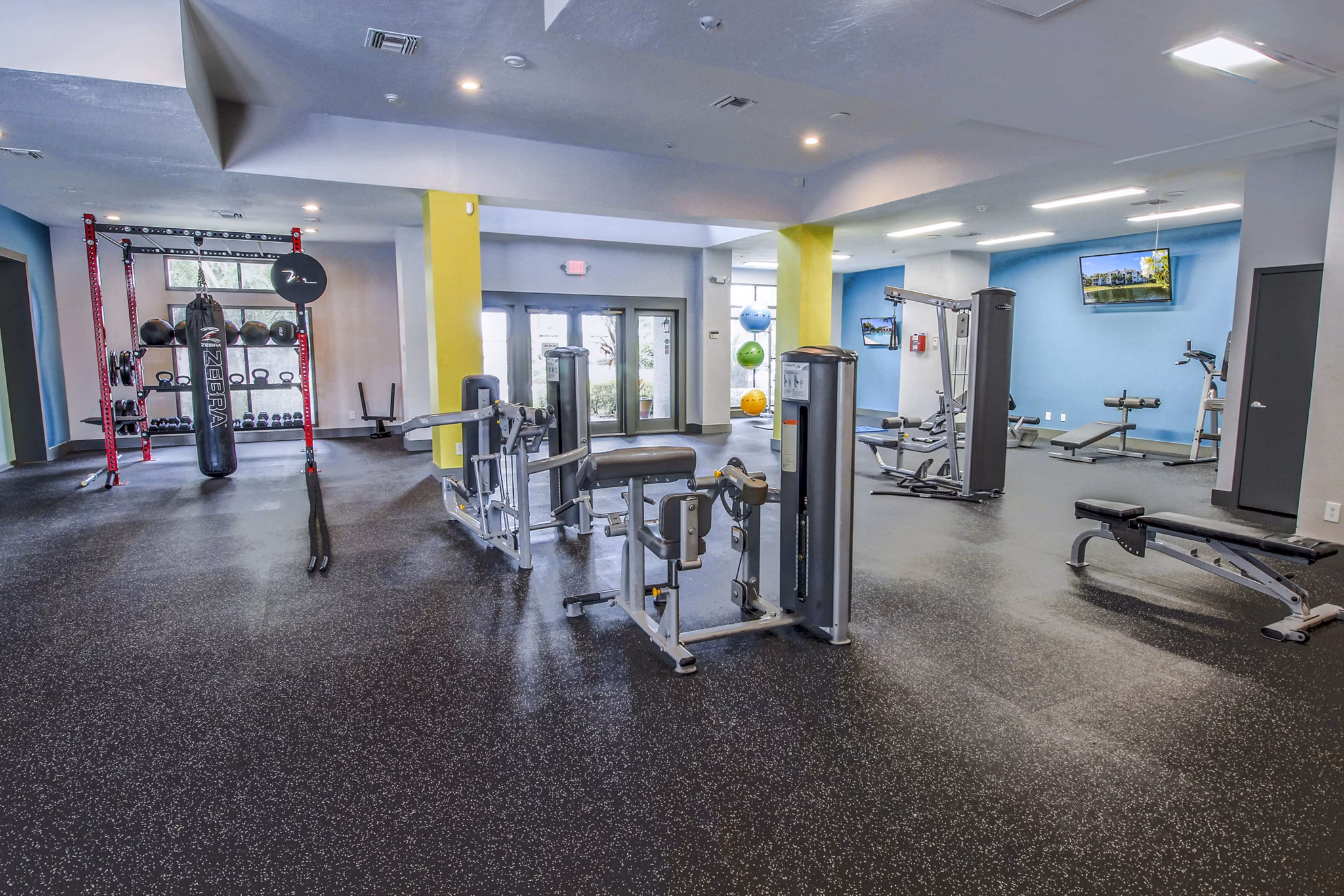 State-of-the-art fitness center with modern equipment at The Retreat at Vista Lake Apartments