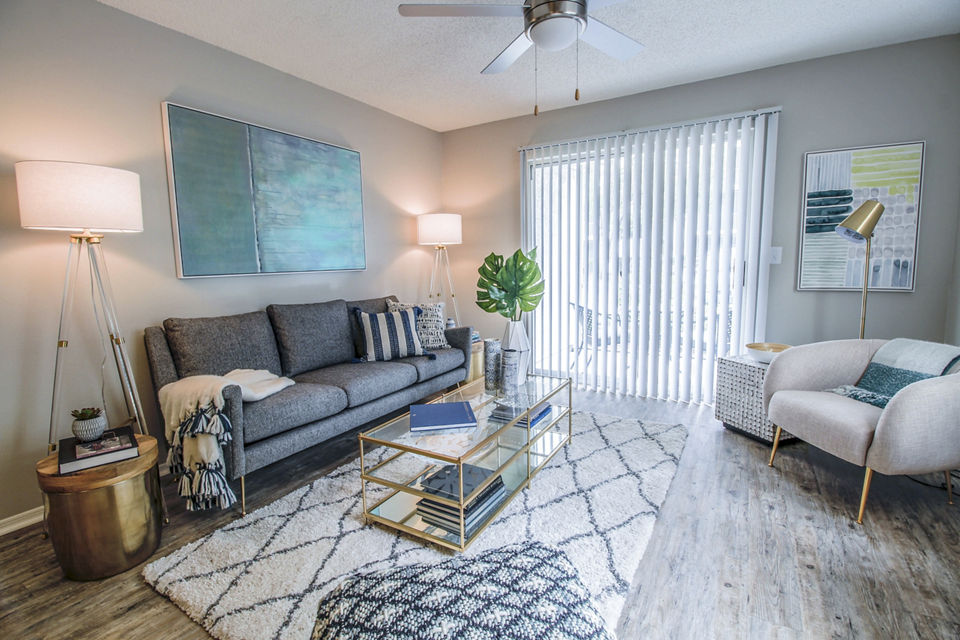Spacious living room with elegant design and natural lighting in The Retreat at Vista Lake Apartments
