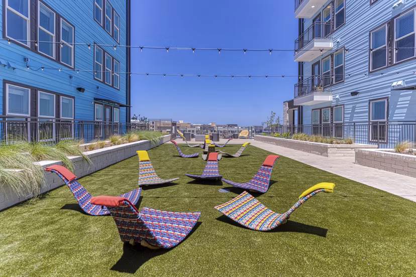 patio at Alexan Riverside Apartments