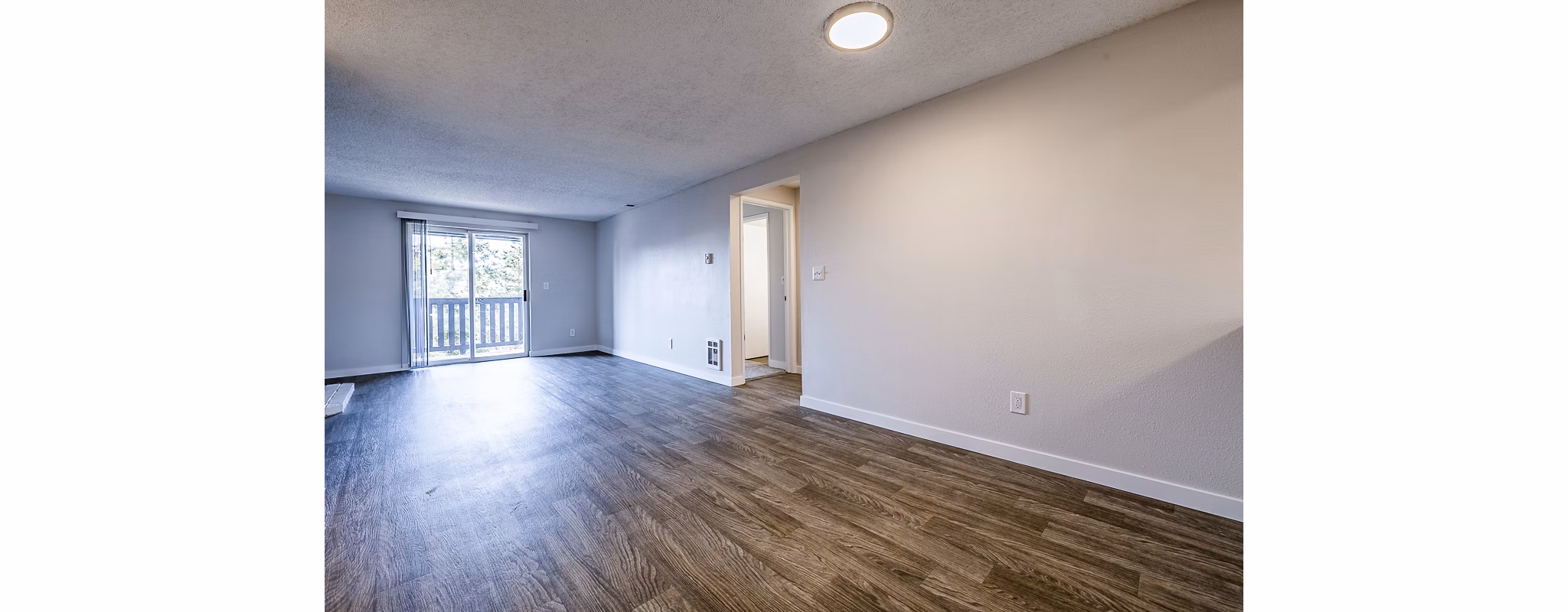 Spacious living room with contemporary furnishings at 1202 Pearl Apartments