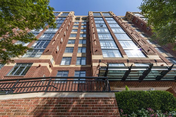 The Barton at Woodley: Elegant building of luxury apartments in bustling Washington DC