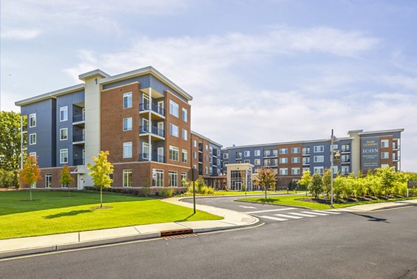 Icon Riverwalk Apartments: Elegant of luxury apartments in scenic setting