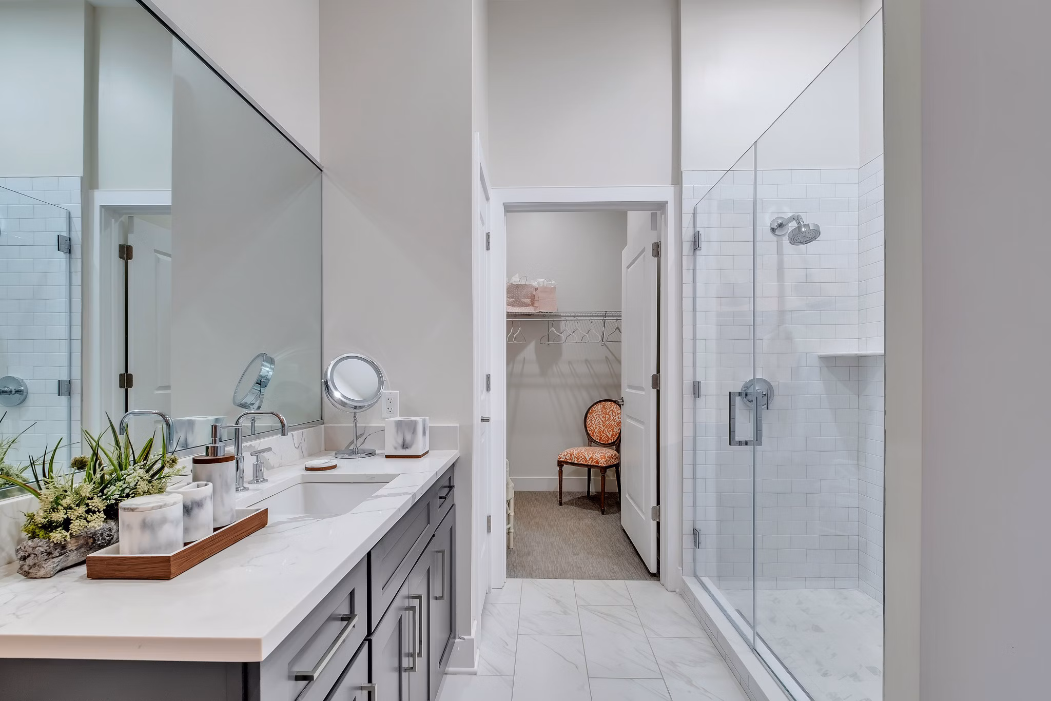 Luxury bathroom featuring modern fixtures in Icon Riverwalk Apartments