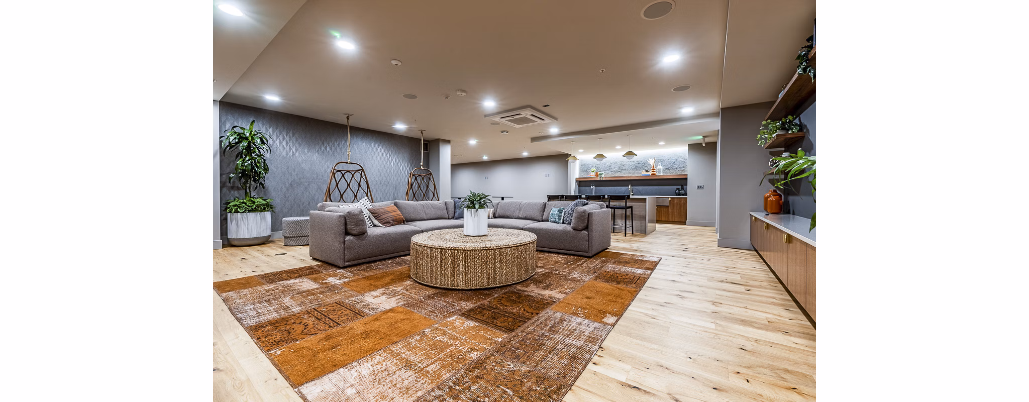 Clubhouse meeting room with modern facilities at Mason & Main Apartments