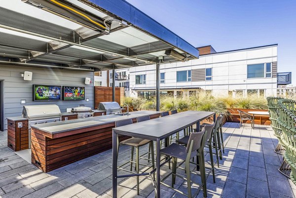 grill area/patio at Mason & Main Apartments