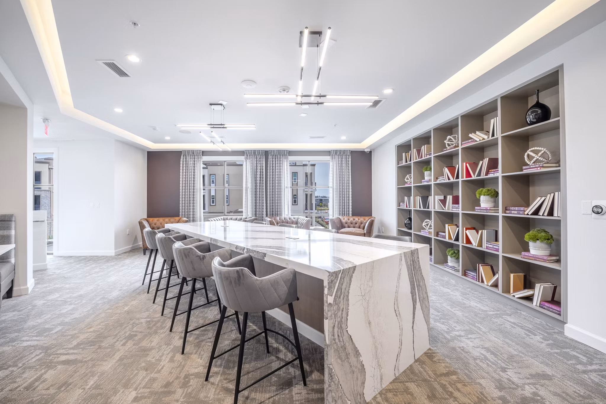 The Core Natomas Apartments: Modern clubhouse with stylish seating and entertainment areas in Sacramento