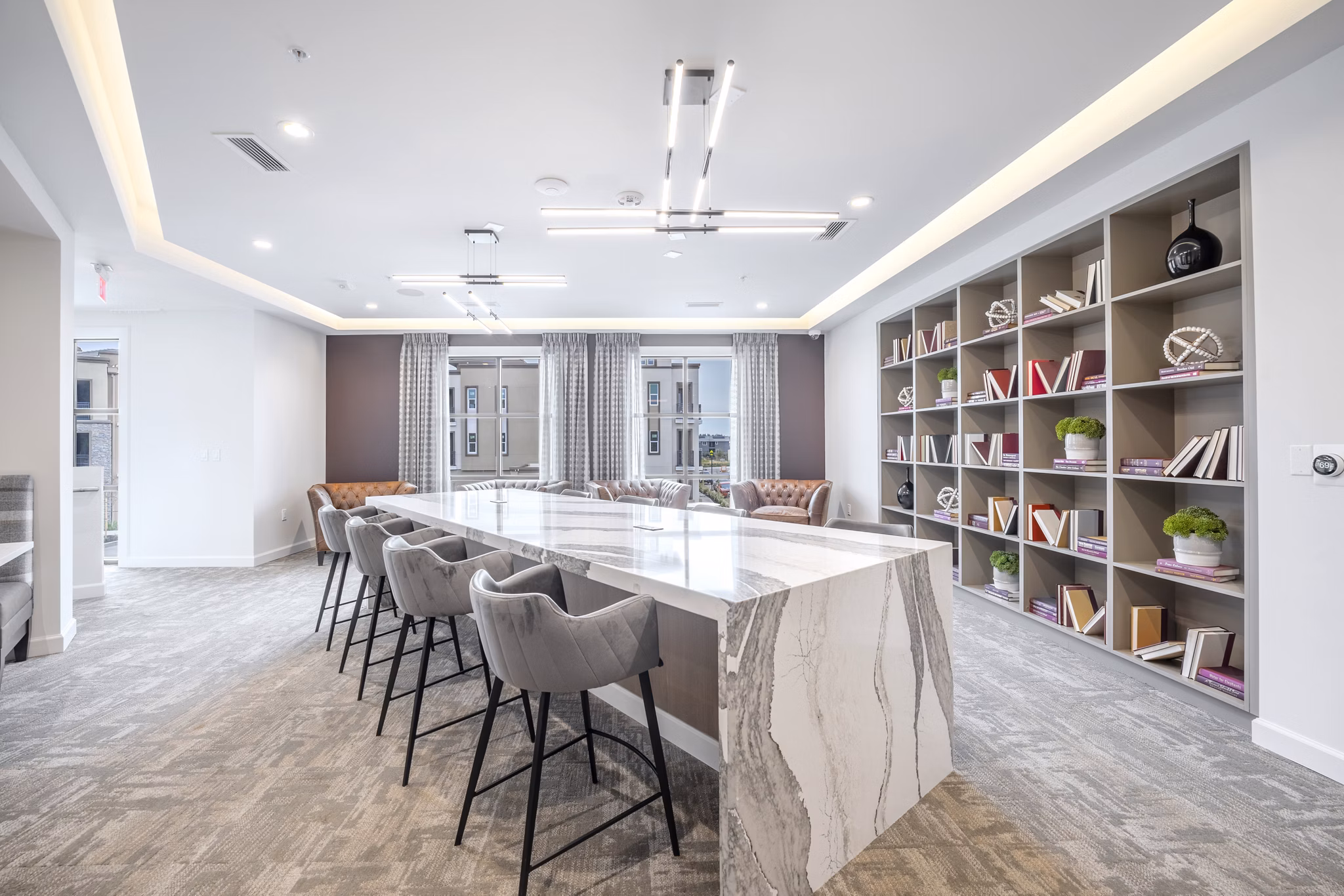 The Core Natomas Apartments: Modern clubhouse with stylish seating and entertainment areas in Sacramento
