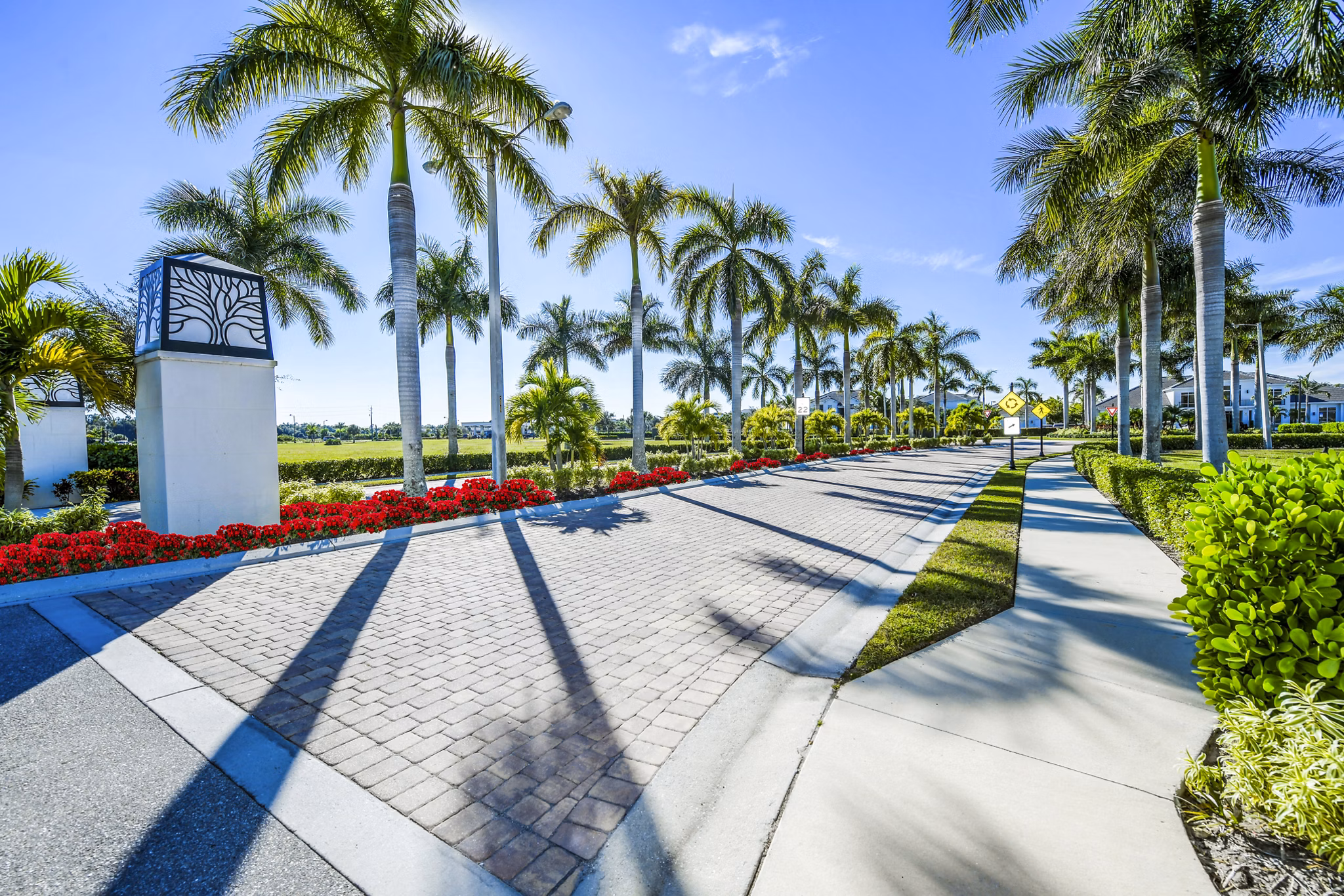 Estero Oaks: Elegant entrance of luxury apartments in Estero